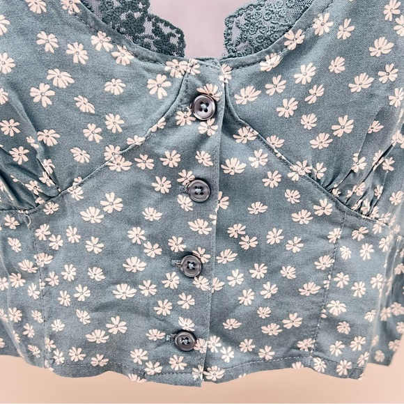 Kendall & Kylie Teal/White Floral Lace V-Neck Crop Top w/Bustier Seams-Size L - Picture 3 of 10